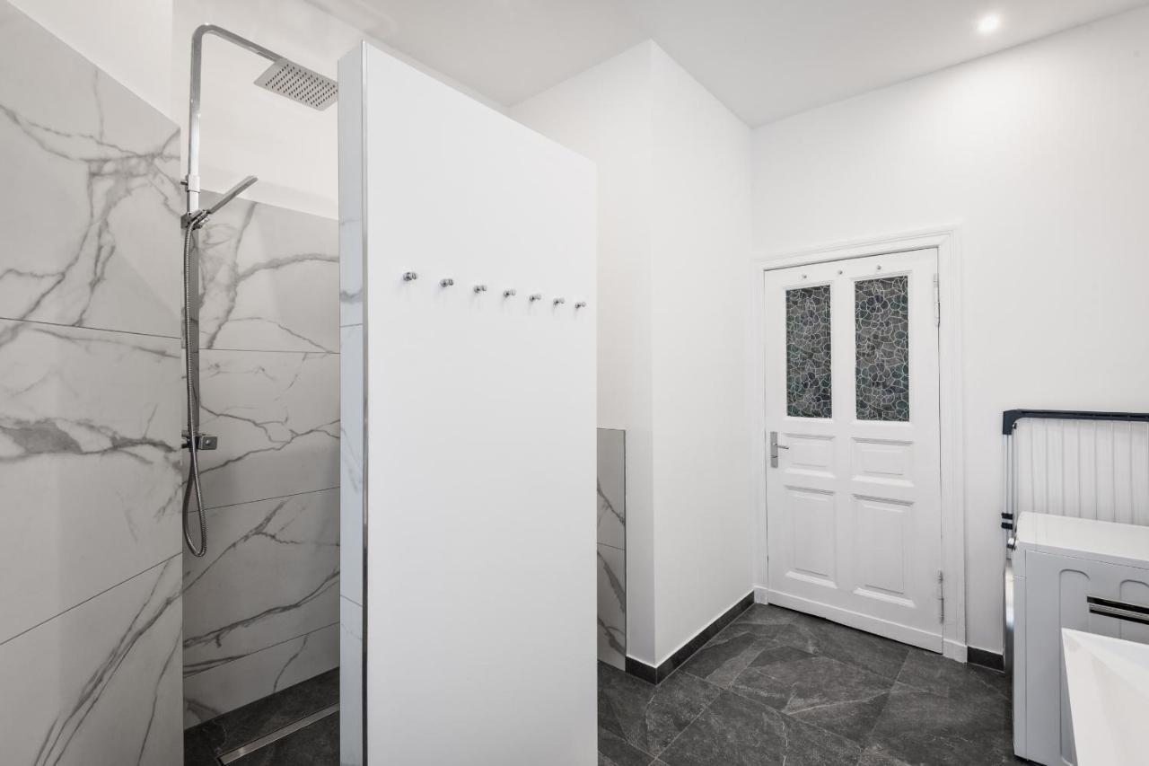 Riesiges Apartment Nahe Kudamm Sehr Schoner Altbau 123M2 Gross 12 Gaste 베를린 외부 사진